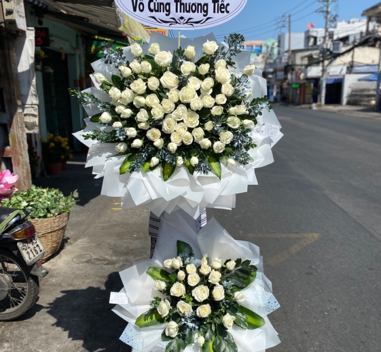 Kệ viếng hồng trắng 62