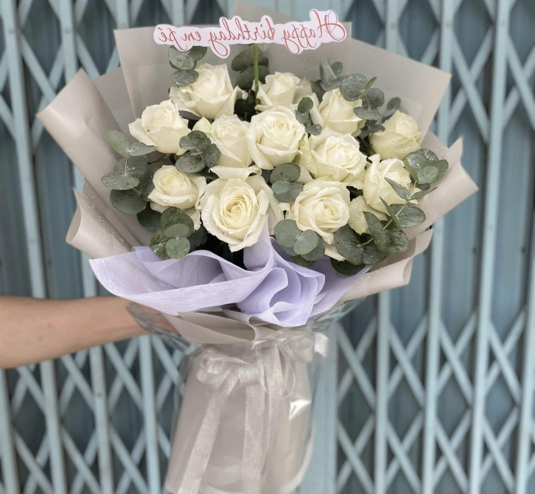 Bó hoa hồng trắng 01-85