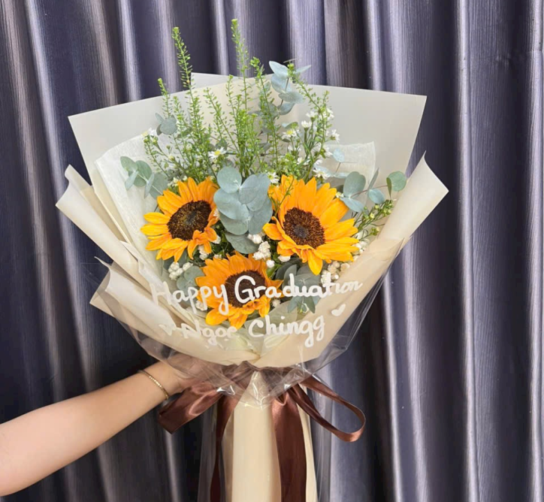 Hoa tốt nghiệp 28