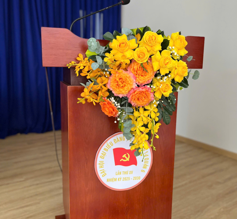 Hoa bục phát biểu 01-02