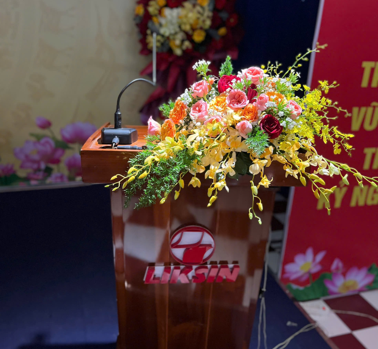Hoa bục phát biểu 01-04