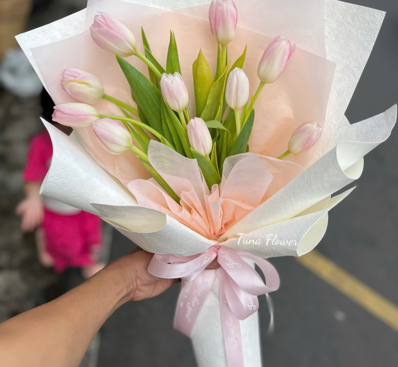 Bó hoa tulip hồng nhạt