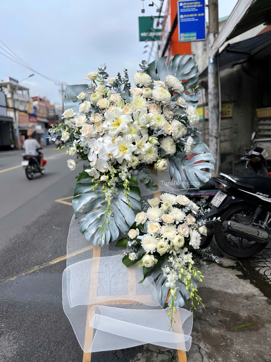 Kệ hoa đám tang hiện đại