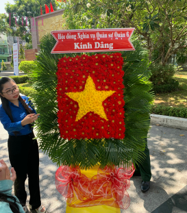 Vòng hoa Lá cờ Việt Nam - 04