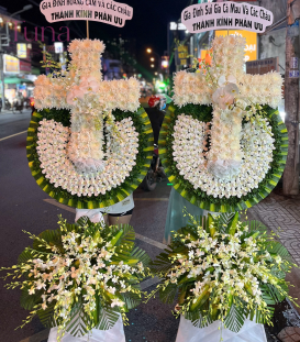 Hoa viếng tang hình cây thánh giá 