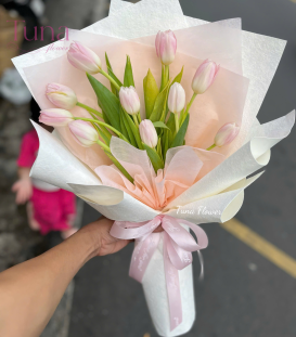 Bó hoa tulip hồng nhạt
