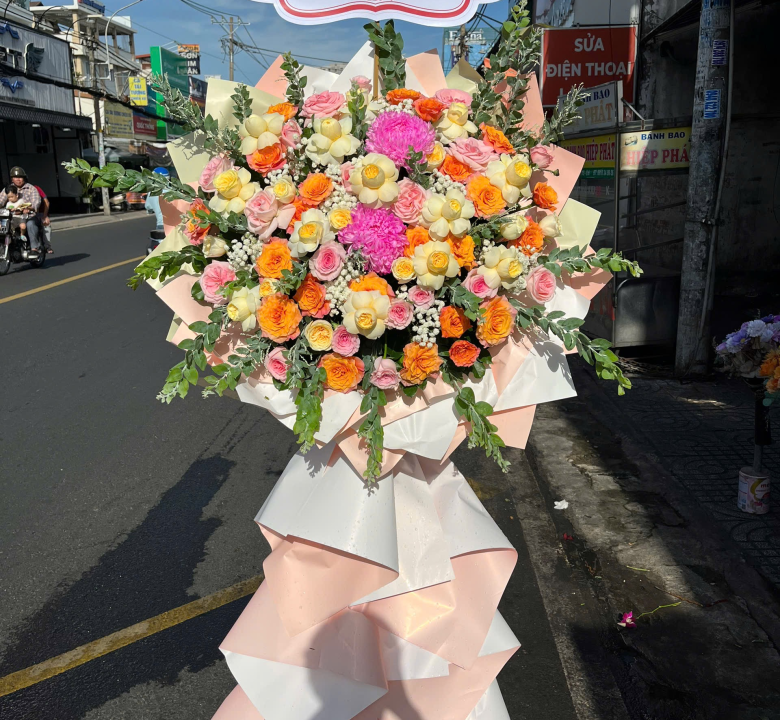 Kệ hoa chúc mừng 10-16