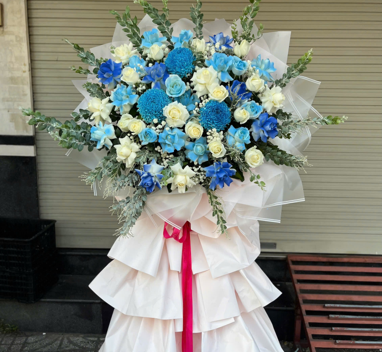 Kệ hoa chúc mừng 10-18