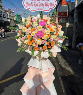 Kệ hoa chúc mừng 10-16