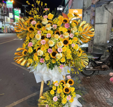 Kệ hoa chúc mừng 10-17